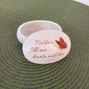 Designers Collection A Mother’s Remembrance Porcelain Trinket Box